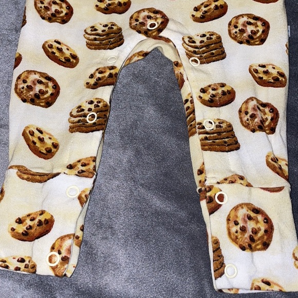 Posh Peanut Chip 12/18 Mnth Ruffle Butt Cap Sleeve Romper Milk and Cookies - Picture 7 of 13